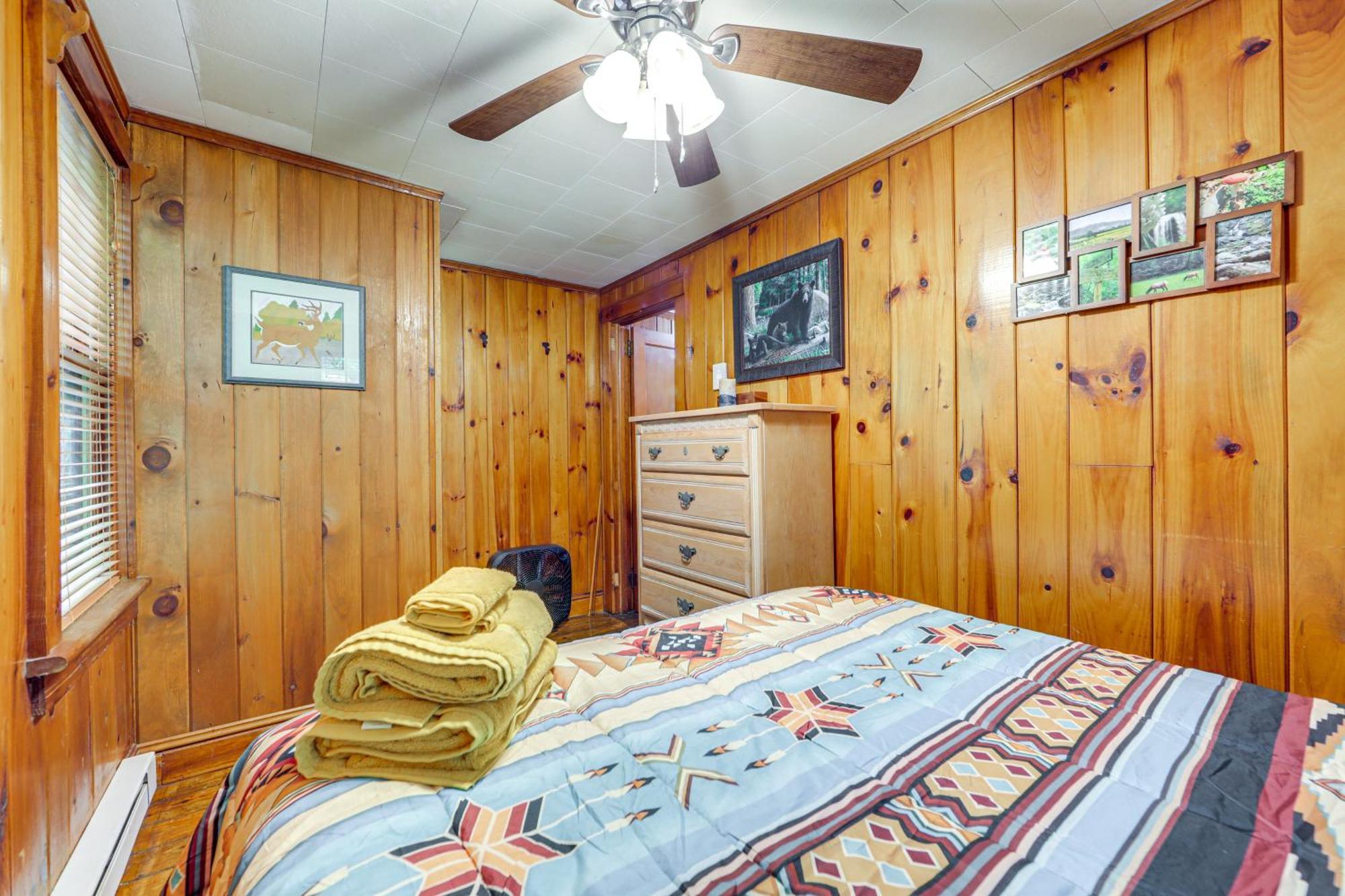 Pet-Friendly Creekside Cabin With Pool Access! Мегги-Вэлли Экстерьер фото