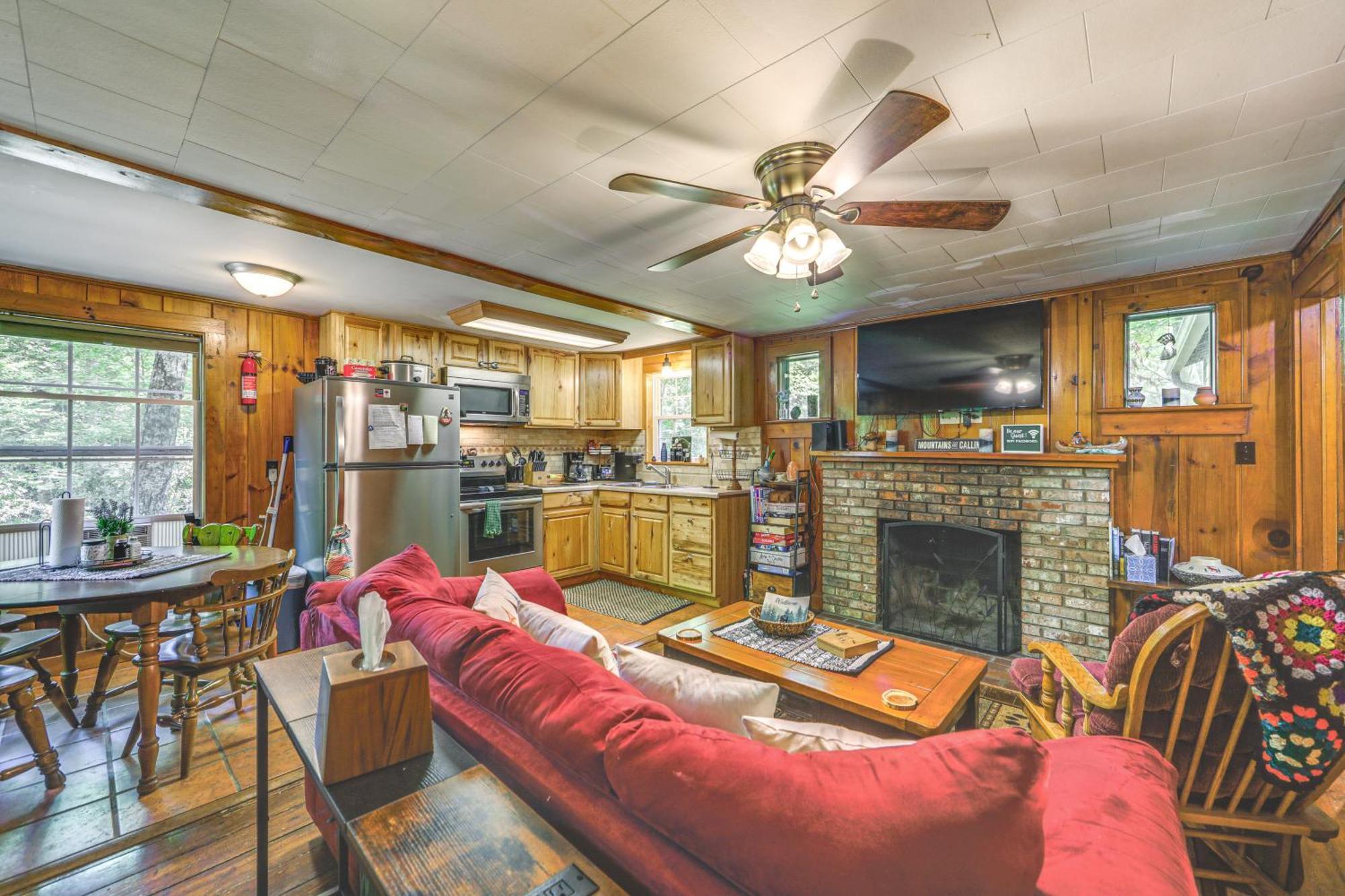 Pet-Friendly Creekside Cabin With Pool Access! Мегги-Вэлли Экстерьер фото