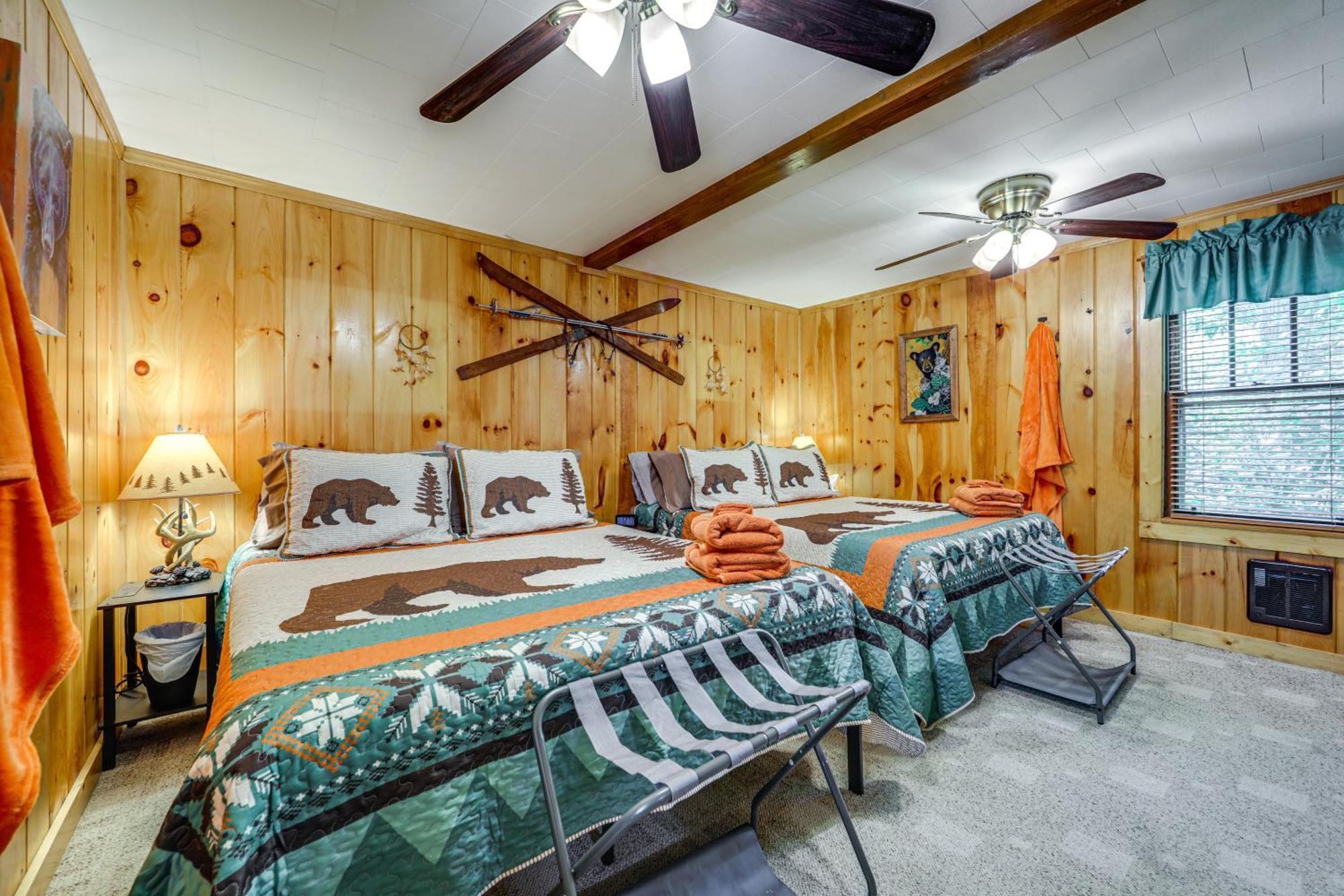 Pet-Friendly Creekside Cabin With Pool Access! Мегги-Вэлли Экстерьер фото