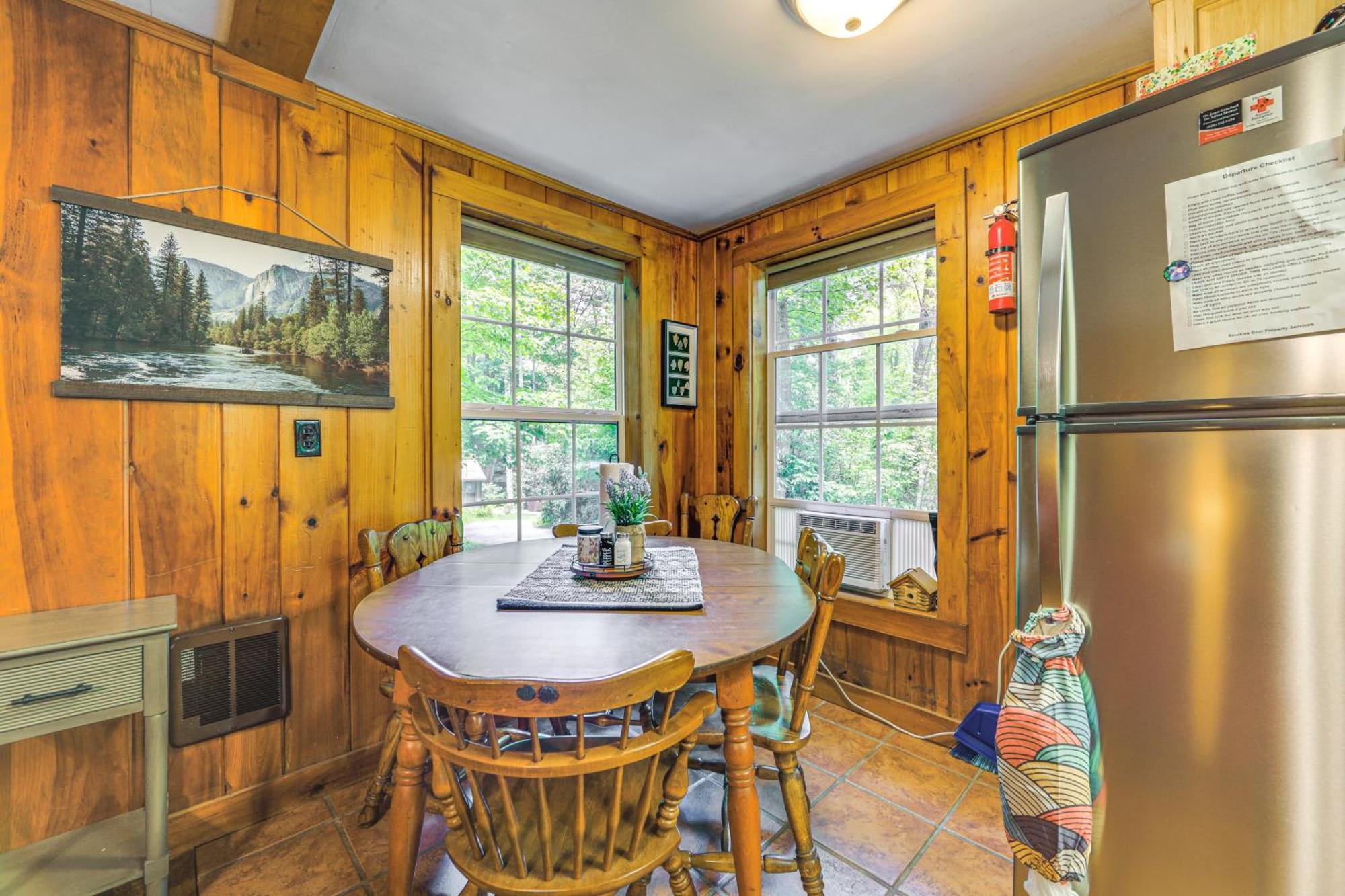 Pet-Friendly Creekside Cabin With Pool Access! Мегги-Вэлли Экстерьер фото