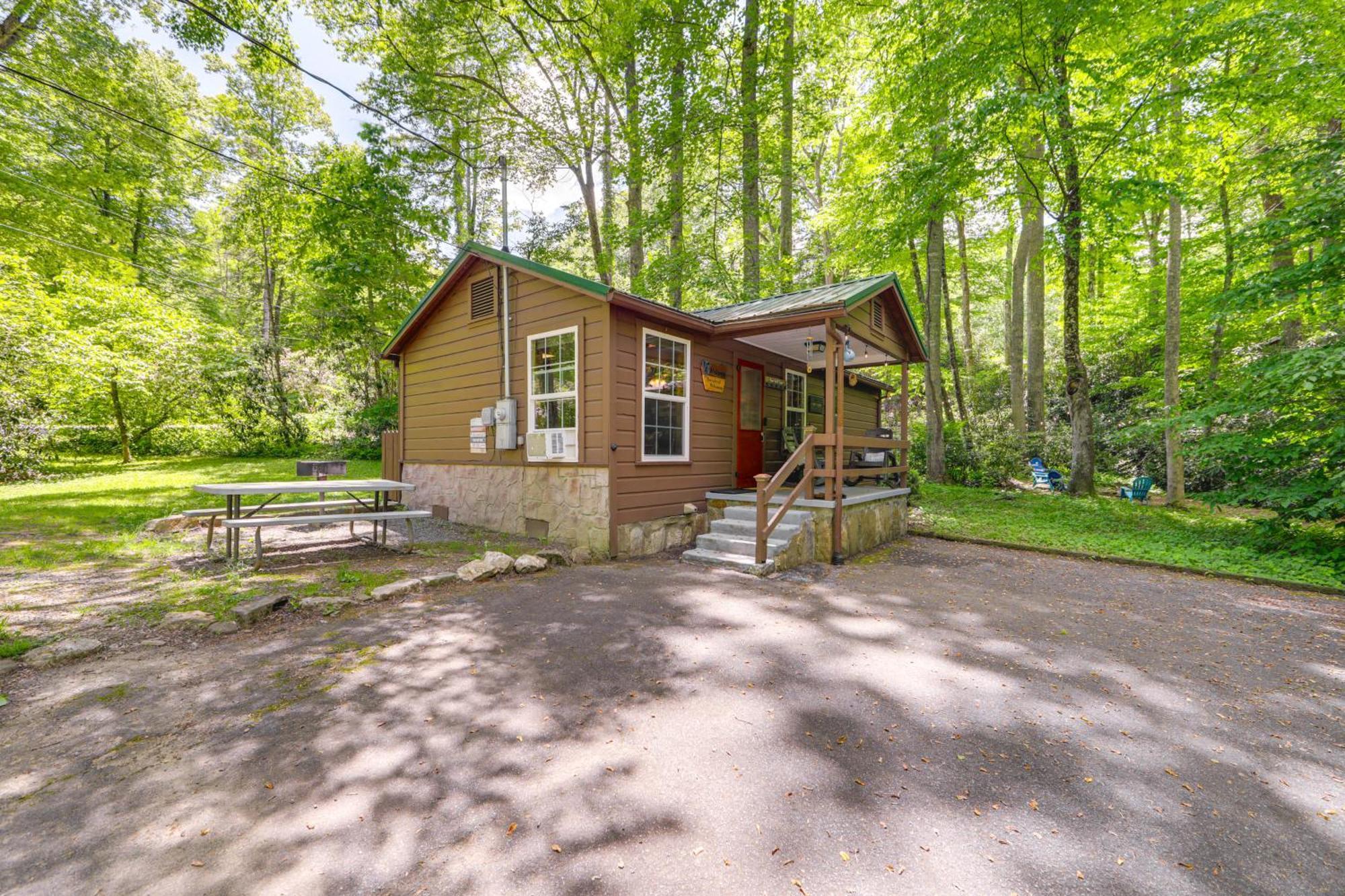 Pet-Friendly Creekside Cabin With Pool Access! Мегги-Вэлли Экстерьер фото