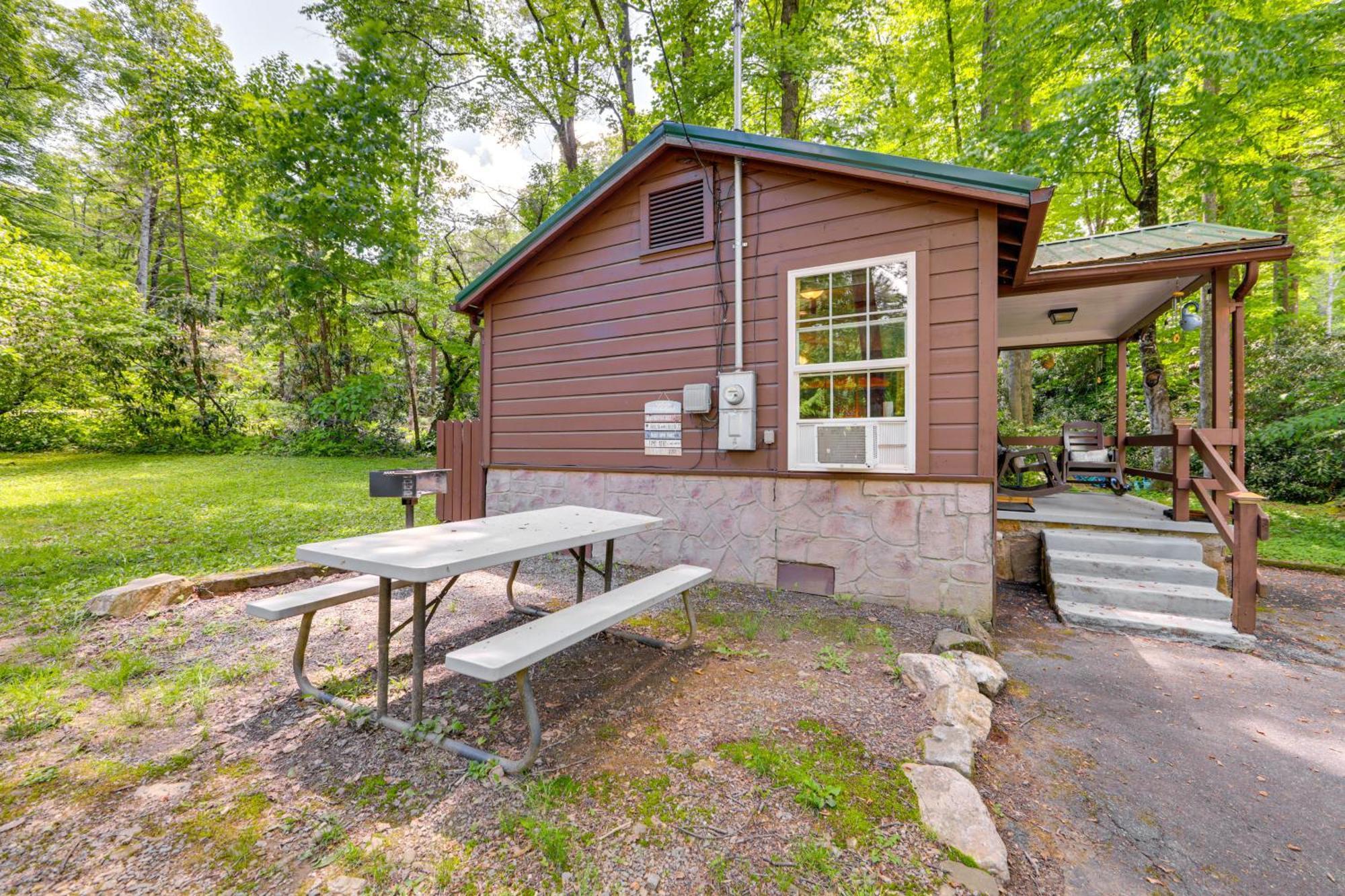 Pet-Friendly Creekside Cabin With Pool Access! Мегги-Вэлли Экстерьер фото